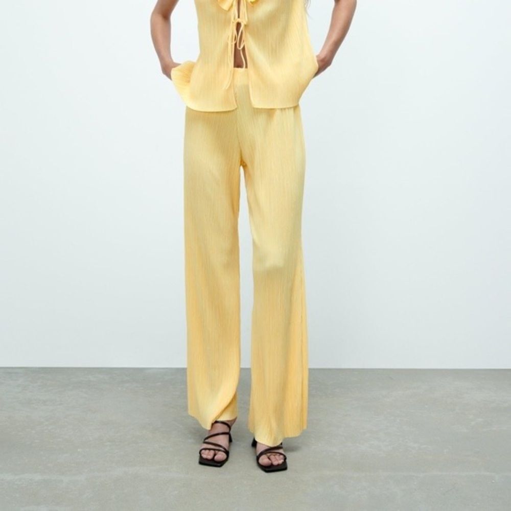 ZARA WOMENS PLEATED PANTS PASTEL YELLOW
